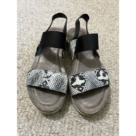 Ladies Pierre Dumas Size 8.5‎ Sandals Black Snake Print Wedge Slingback EUC - Picture 1 of 6